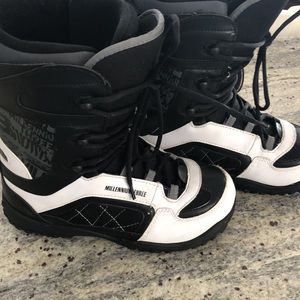 Men’s Snowboarding Boots Size 10